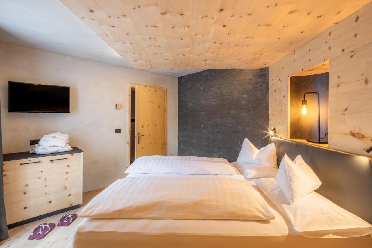 La Roccia Wellness Hotel Cavalese Bagian luar foto