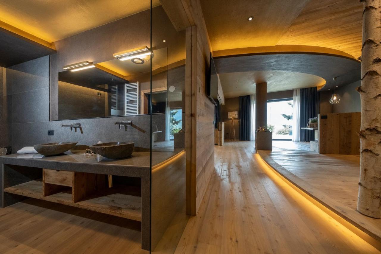La Roccia Wellness Hotel Cavalese Bagian luar foto