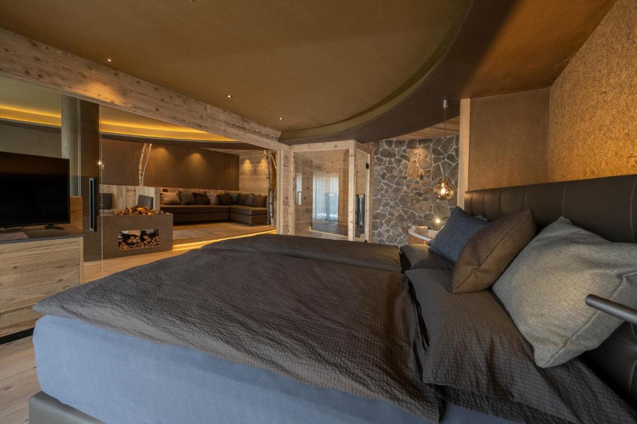 La Roccia Wellness Hotel Cavalese Bagian luar foto