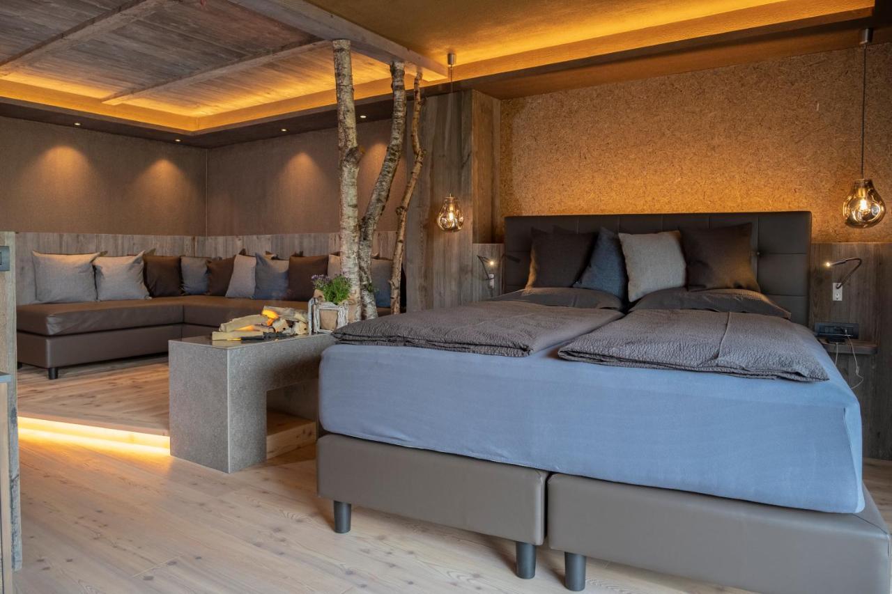La Roccia Wellness Hotel Cavalese Bagian luar foto