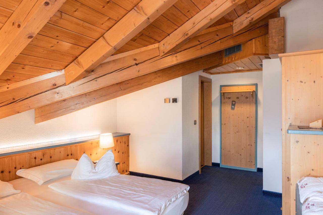 La Roccia Wellness Hotel Cavalese Bagian luar foto