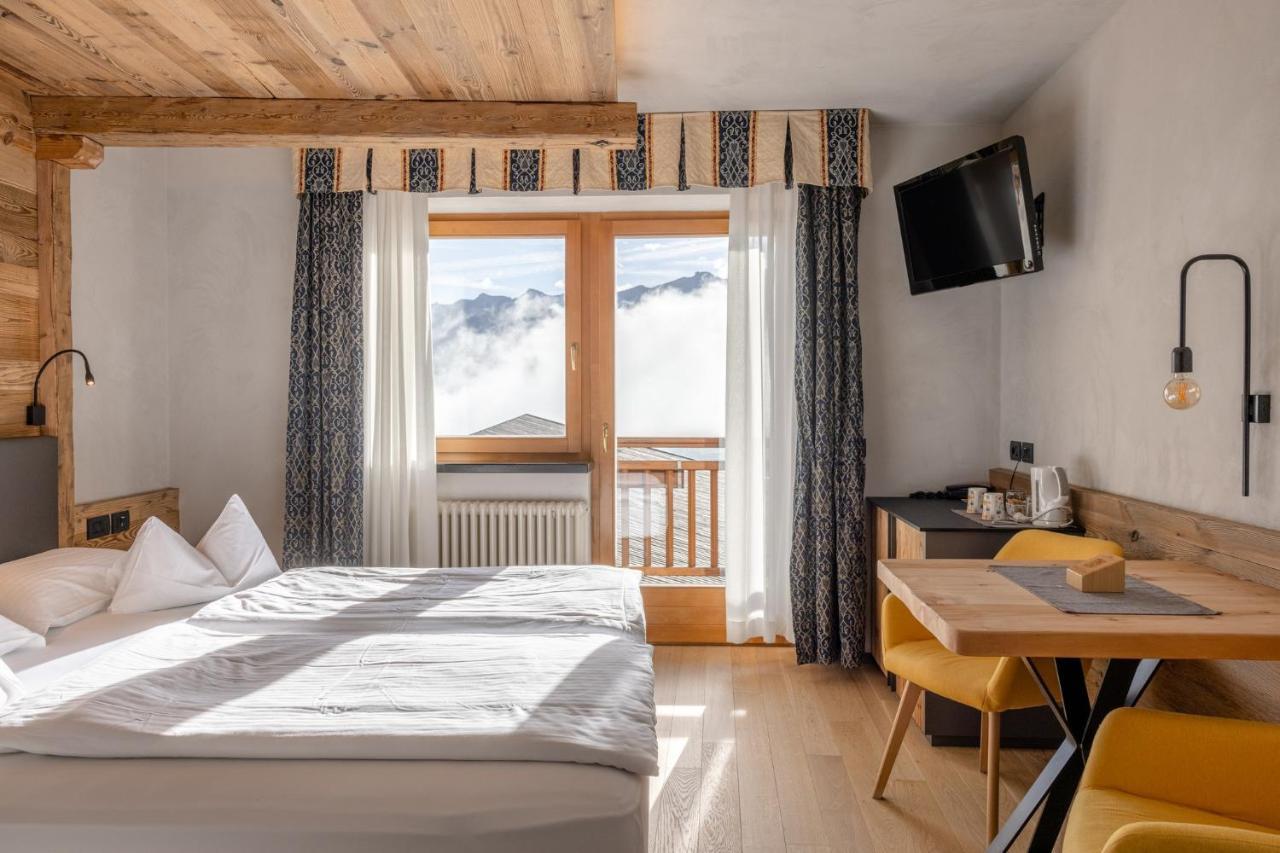 La Roccia Wellness Hotel Cavalese Bagian luar foto