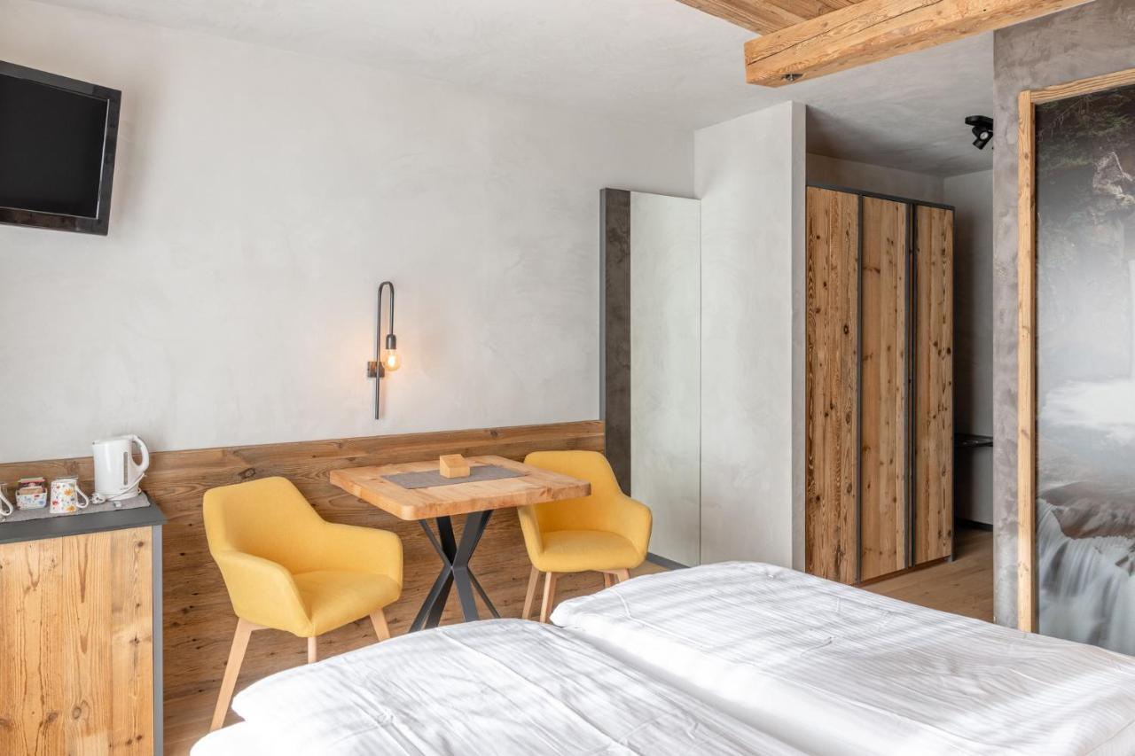 La Roccia Wellness Hotel Cavalese Bagian luar foto