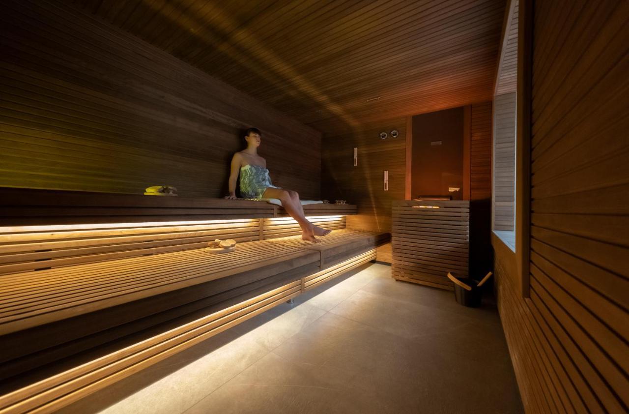 La Roccia Wellness Hotel Cavalese Bagian luar foto