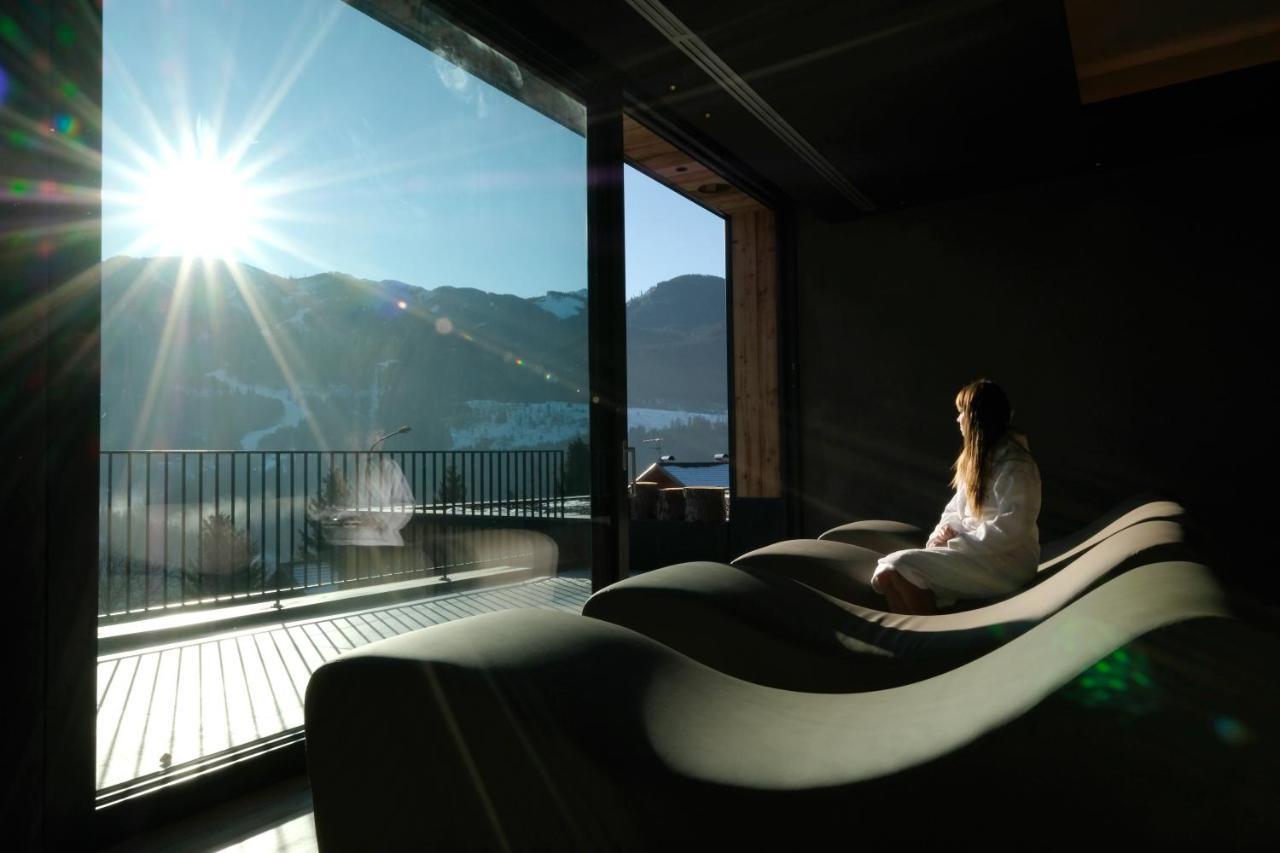 La Roccia Wellness Hotel Cavalese Bagian luar foto