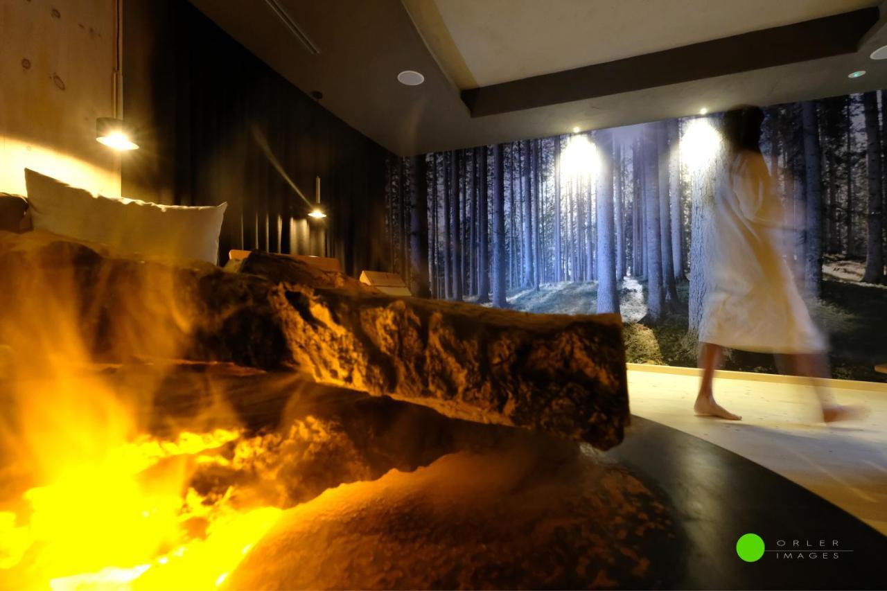 La Roccia Wellness Hotel Cavalese Bagian luar foto