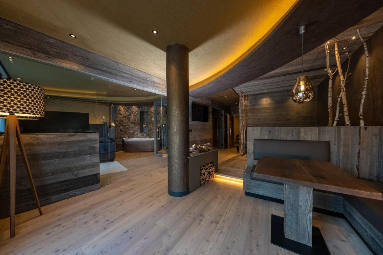 La Roccia Wellness Hotel Cavalese Bagian luar foto