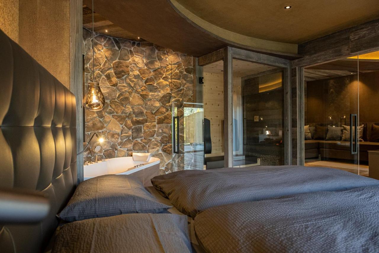 La Roccia Wellness Hotel Cavalese Bagian luar foto