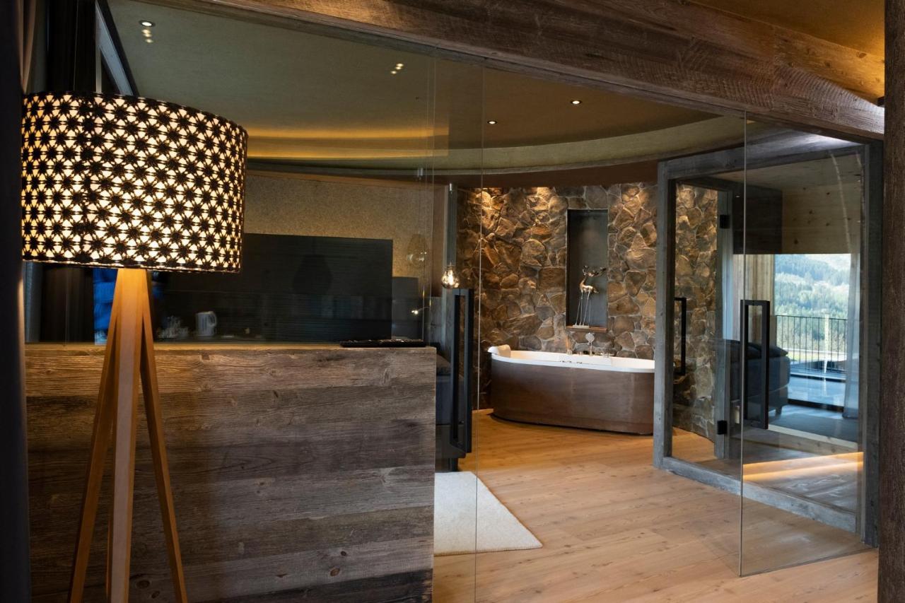 La Roccia Wellness Hotel Cavalese Bagian luar foto